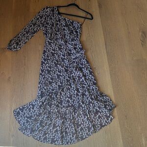 Astr the Label One-Shoulder Burgundy Floral Maxi Dress
EXCELLENT CONDITION